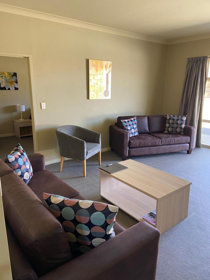 Sierra Motel And Apartments 오마라마 외부 사진