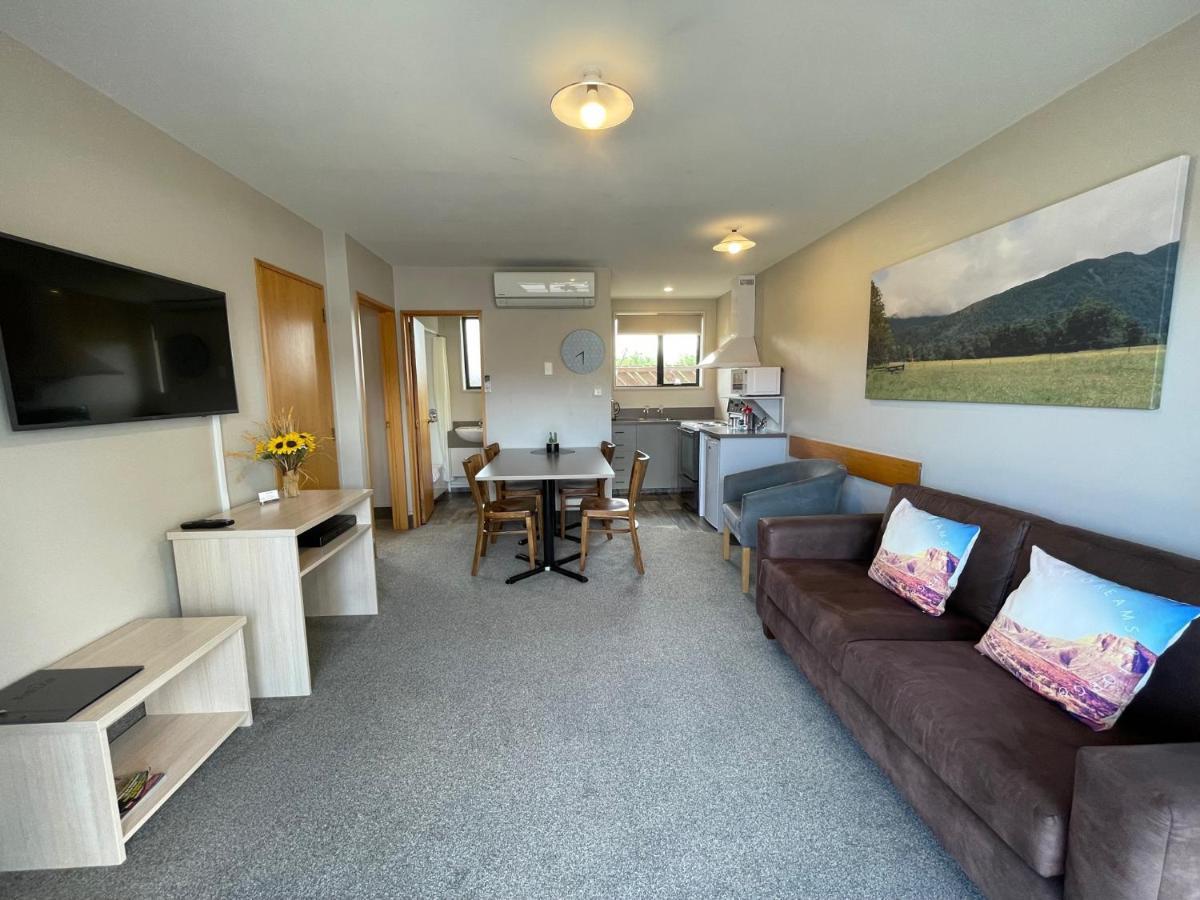Sierra Motel And Apartments 오마라마 외부 사진