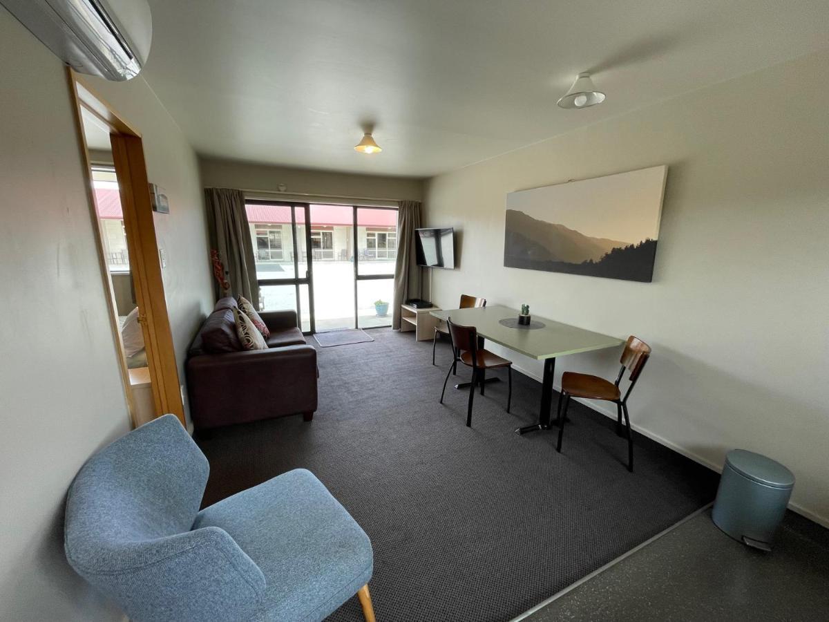 Sierra Motel And Apartments 오마라마 외부 사진