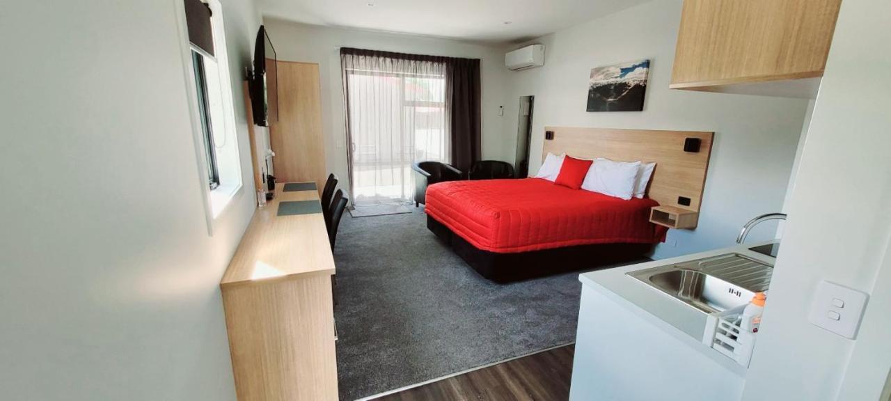 Sierra Motel And Apartments 오마라마 외부 사진
