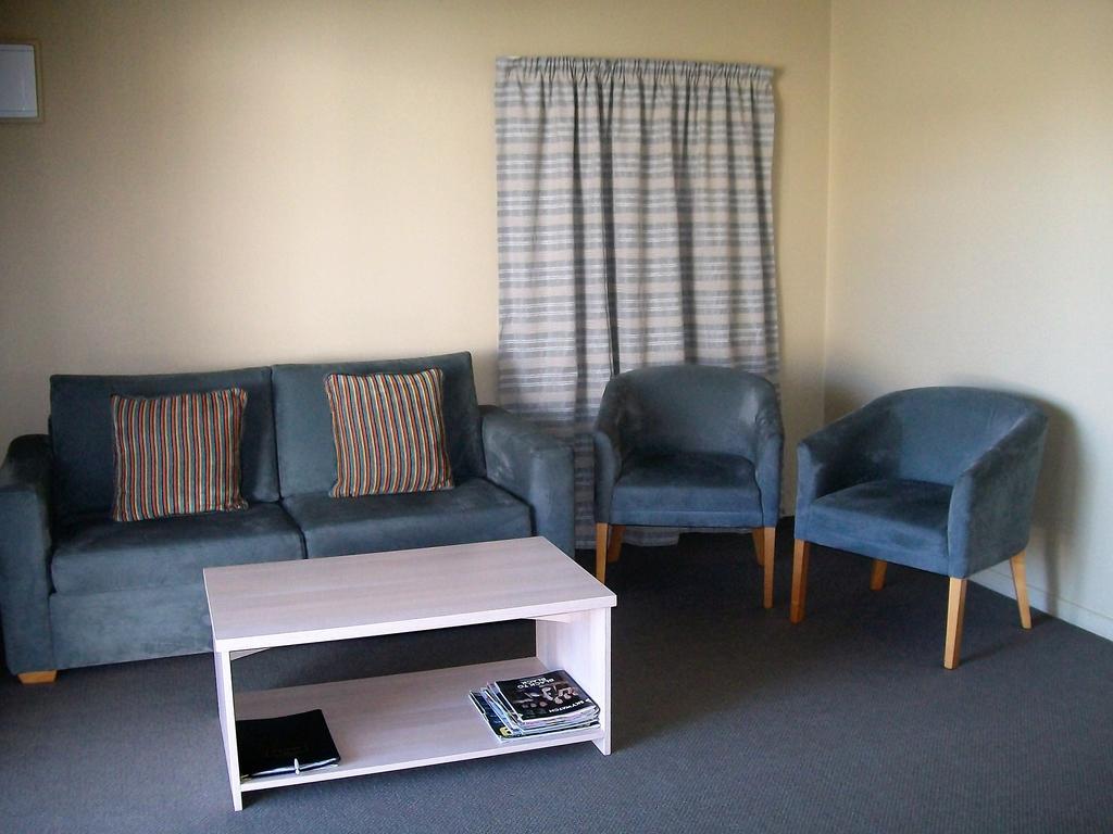 Sierra Motel And Apartments 오마라마 외부 사진